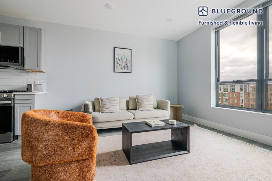 Primary Photo - 365 Western Ave