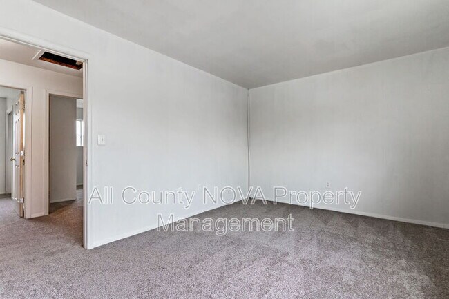 Building Photo - 906 Anvil Rd