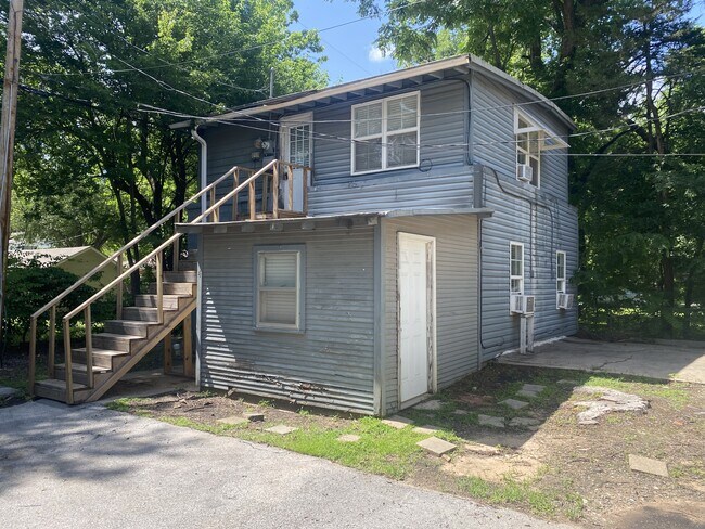 Building Photo - 474 Elm Ave