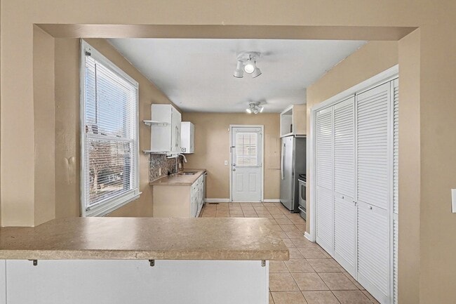 Building Photo - Adorable 2 Bedroom 1 Bath Home in Sylvan Heights!