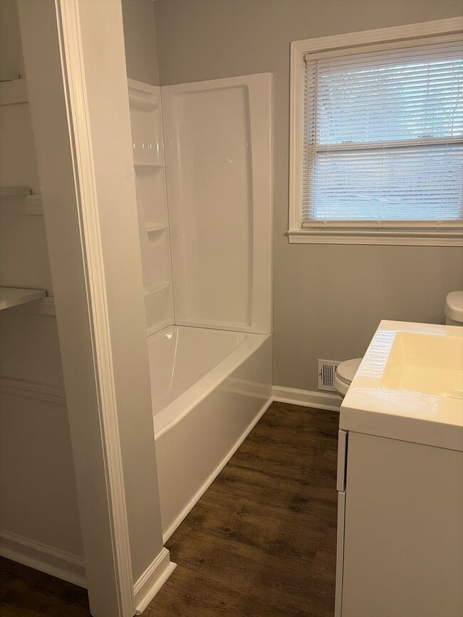 Building Photo - Renovated Ranch Home