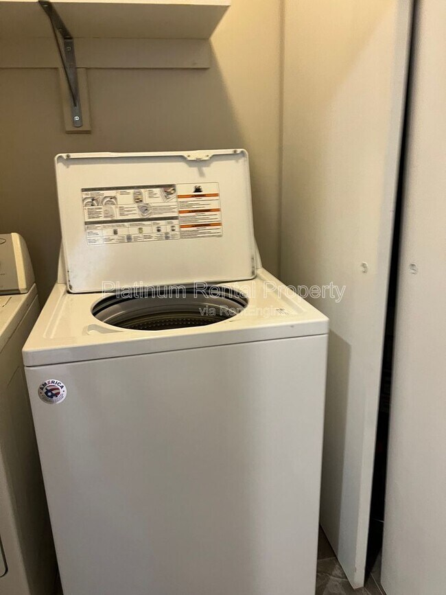 Building Photo - 110 Countryside Pl