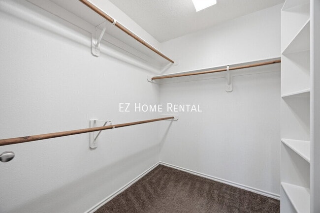 Building Photo - 8813 Elm Drake Ln