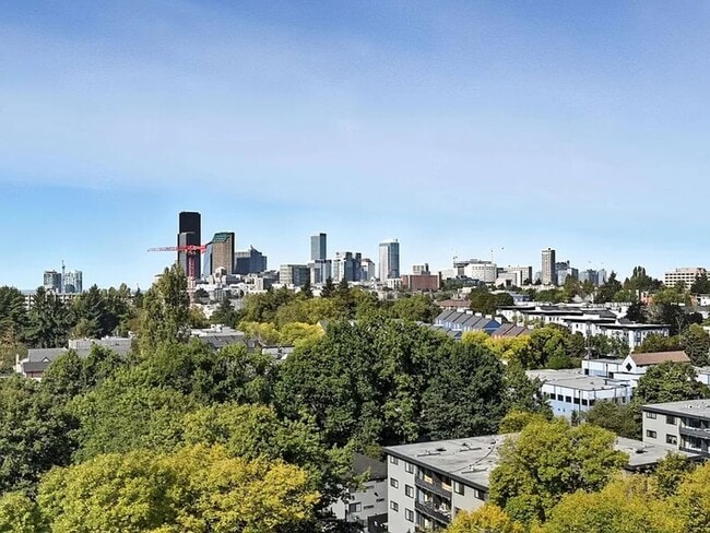 Building Photo - Modern Top-Floor Condo with Stunning Seattle Views