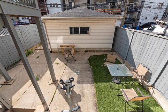 Building Photo - 3744 N Fremont St