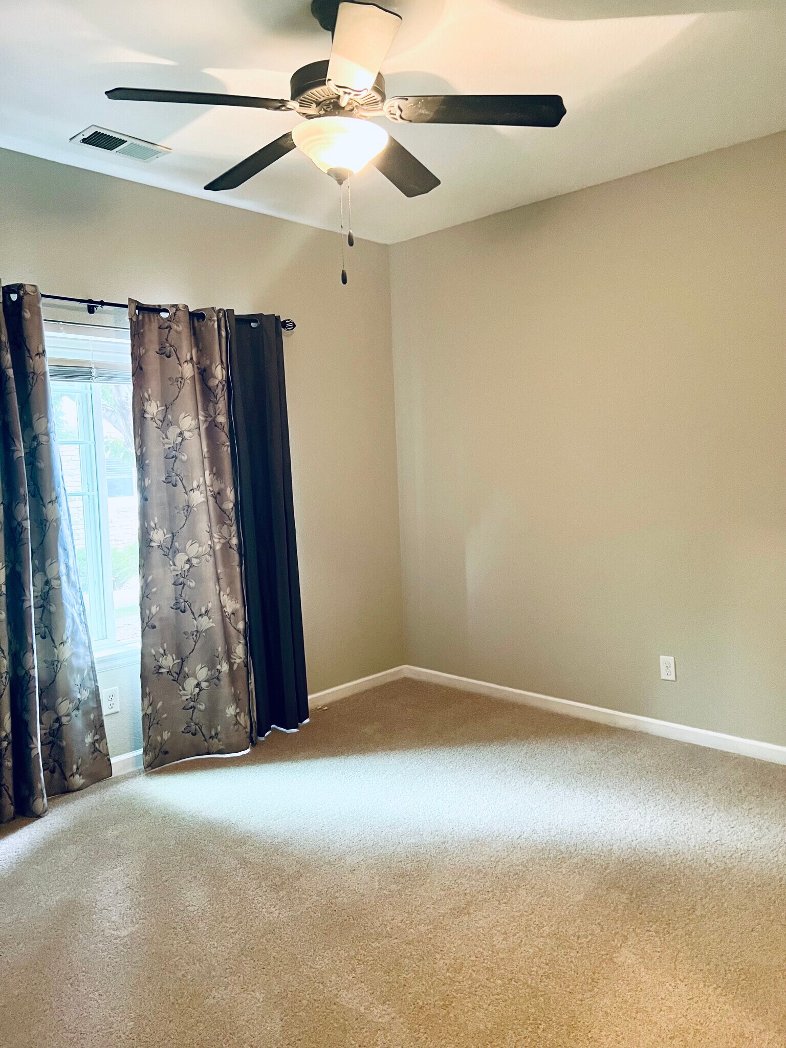 Master Bedroom - 4925 Hahns Peak Dr