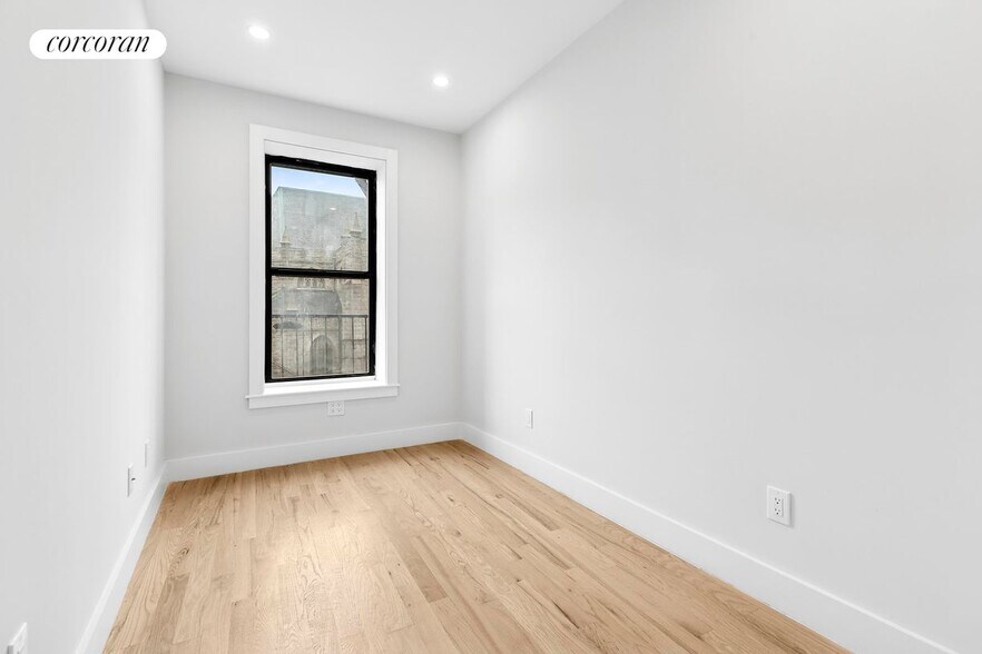 Building Photo - 206 W 96th St