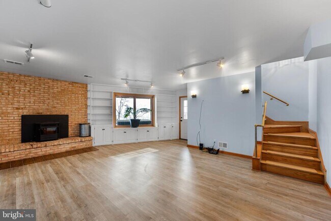 Building Photo - 418 Point Mary Cir