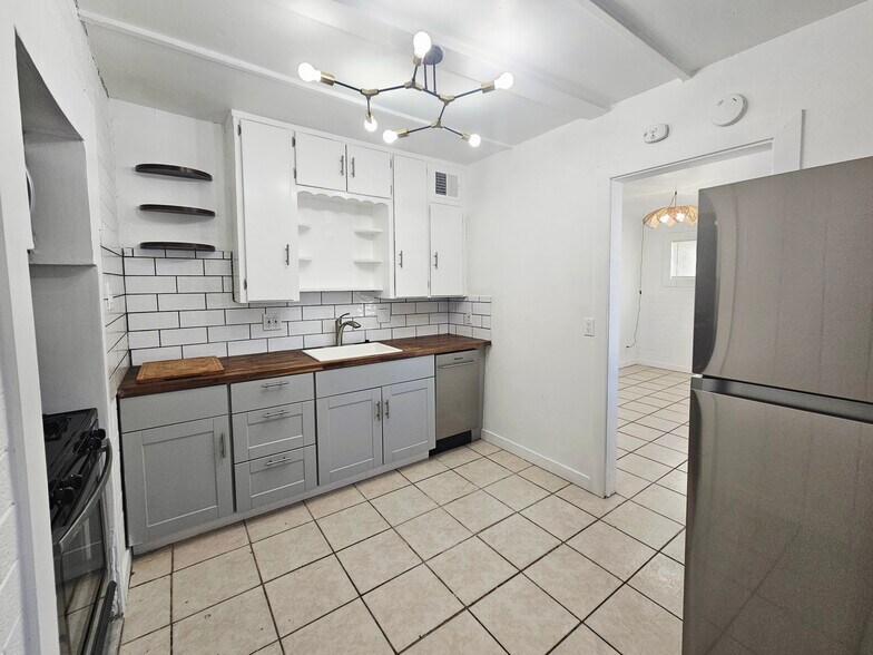 Building Photo - 1731 E Moreland St