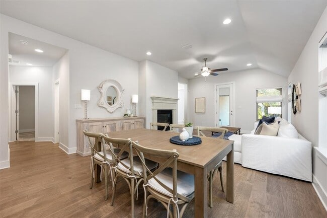 Building Photo - 418 Raleigh Dr