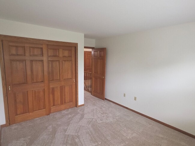 Building Photo - 3207 S Ridge Crest Ct