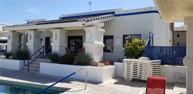 Building Photo - 2022 Merrill Ln