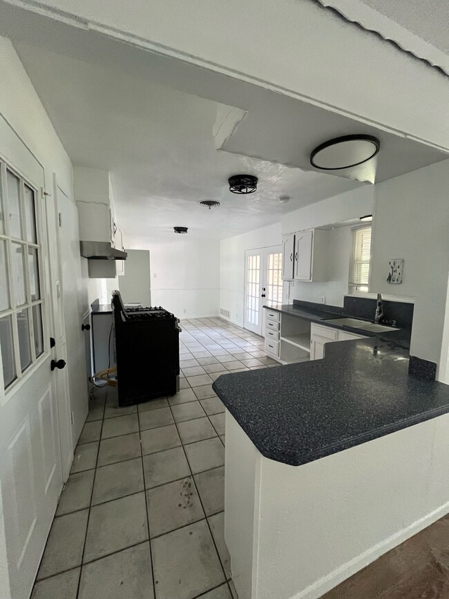Building Photo - 110 Leighton Dr