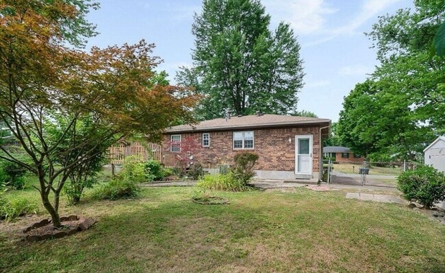 Building Photo - Updated Hillview Home! 3BR/2BA with Basement!