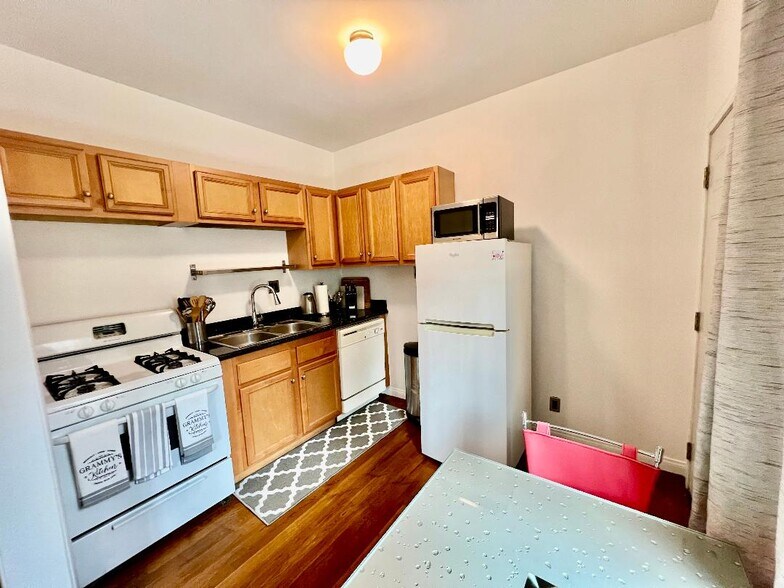 Building Photo - 1144 N Hudson Ave