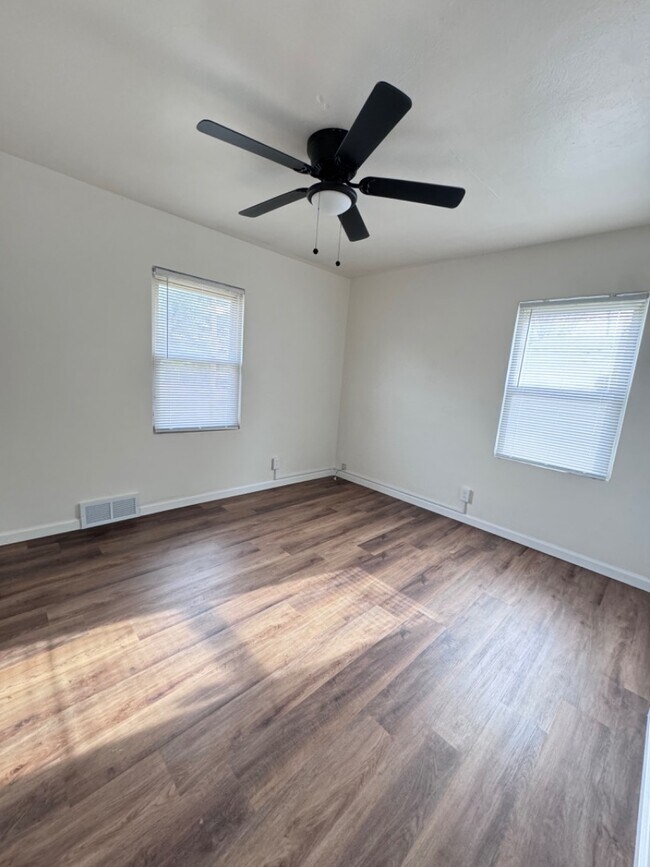 Building Photo - 1609 Foster Dr