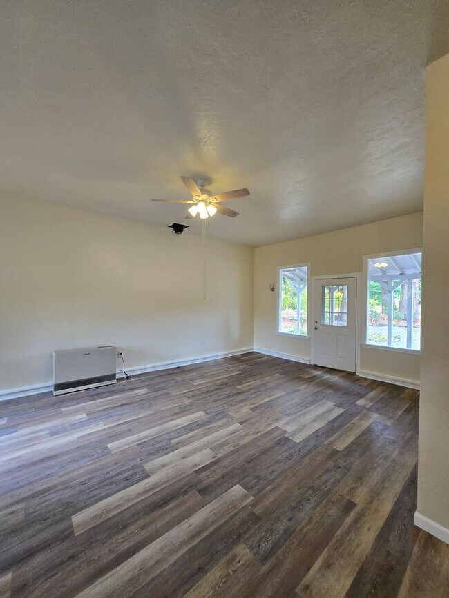 Building Photo - 1 Bedroom 1 bathroom in Rainier
