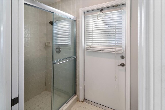 Building Photo - 11310 Lake Tree Ct