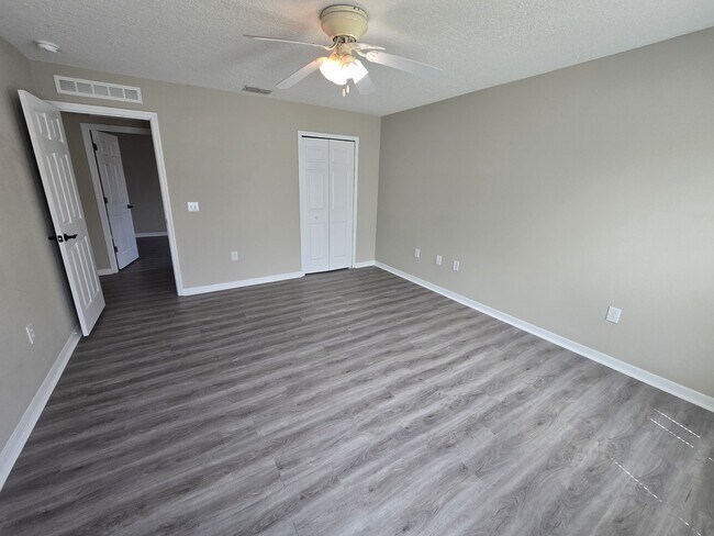 Building Photo - 405 Brooklet Cir