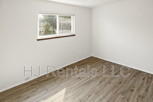 Building Photo - 1738 Bradshaw Dr