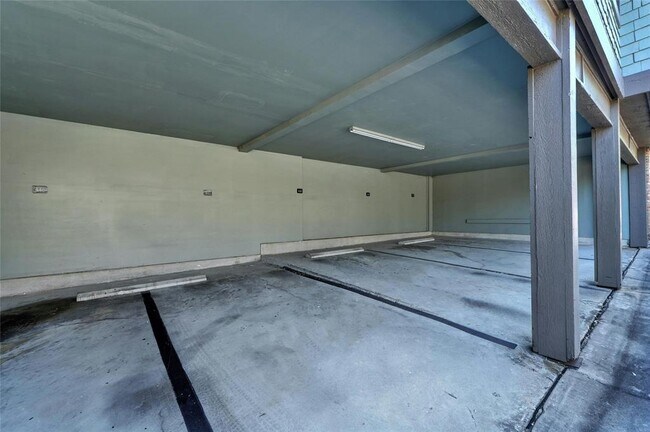 Building Photo - 7122 Wood Hollow Dr