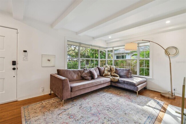 Building Photo - 145 24th Ave SE