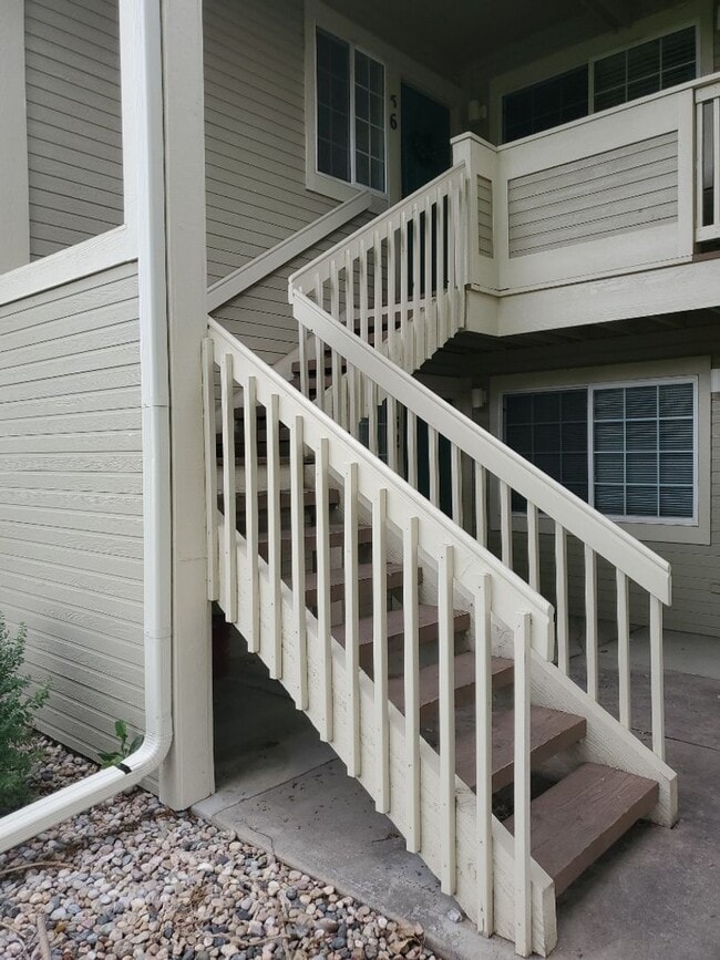 Building Photo - STUDENTS WELCOME! Remodeled 2 Bedroom 2 Bathroom Second-Floor Condo