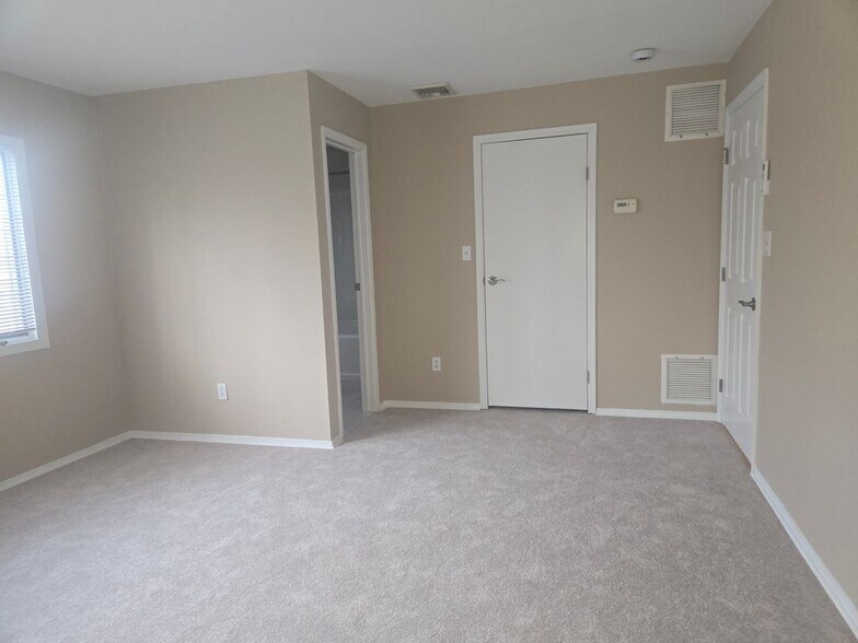 Building Photo - 19 Cardinal Ln