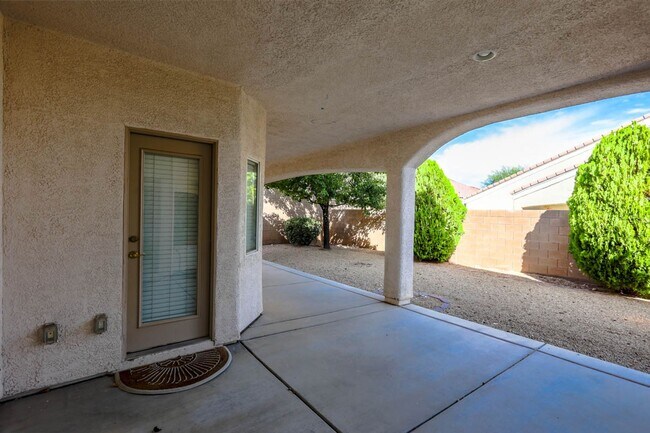 Building Photo - 4 Bed, Single Story Home, In Southwest Gat...