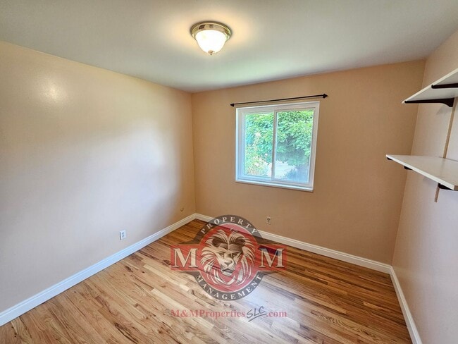 Building Photo - 5 Bd 3 Bath Home Cottonwood Heights