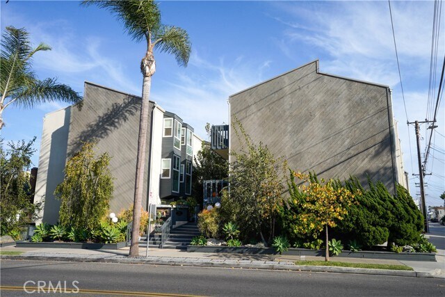 Building Photo - 320 12th St
