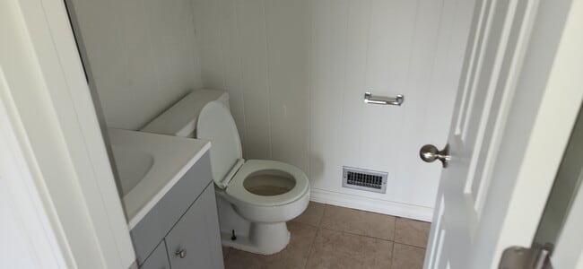 Building Photo - 205 Peninsula Rd