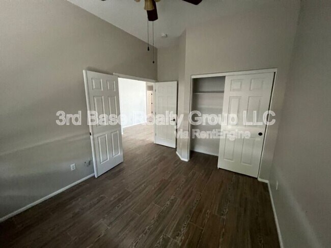 Building Photo - 12425 W Flanagan St
