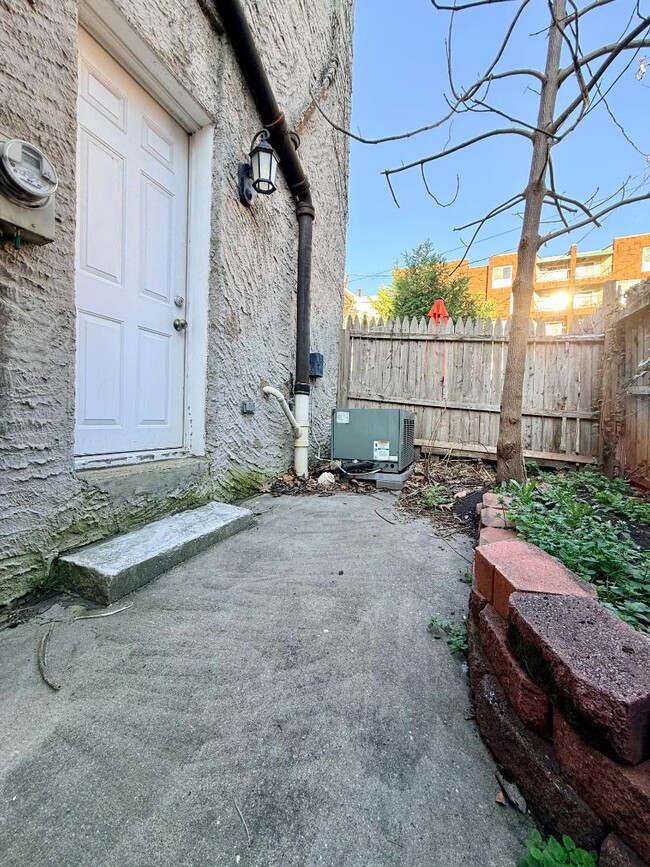 Building Photo - 124 W Hamburg St