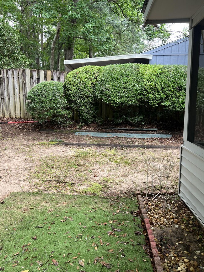 Building Photo - 3011 Richview Park Cir S