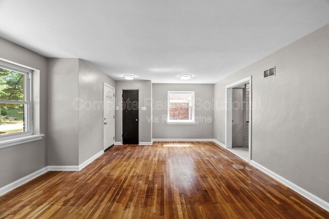 Building Photo - 1225 Buck Ave