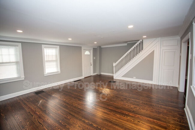 Building Photo - 220 S Church St