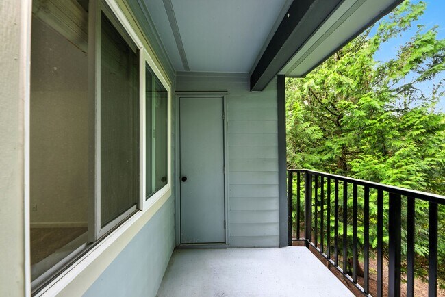 Building Photo - Kirkland Place Condominium