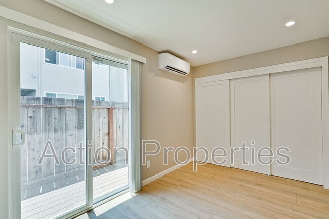 Building Photo - 370 Camille Ct