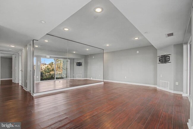 Building Photo - 768 Fairview Ave