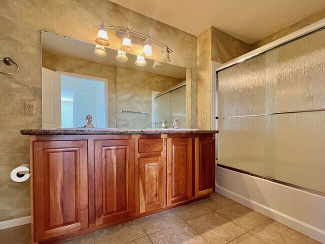 Building Photo - Spacious 2 Bedroom High-Rise Condo with Resort-Style Amenities & Oversized Balcony
