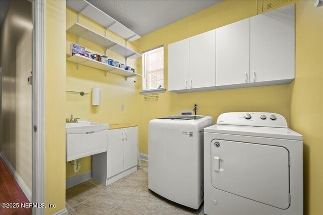 Building Photo - 1028 Meadow View Ln