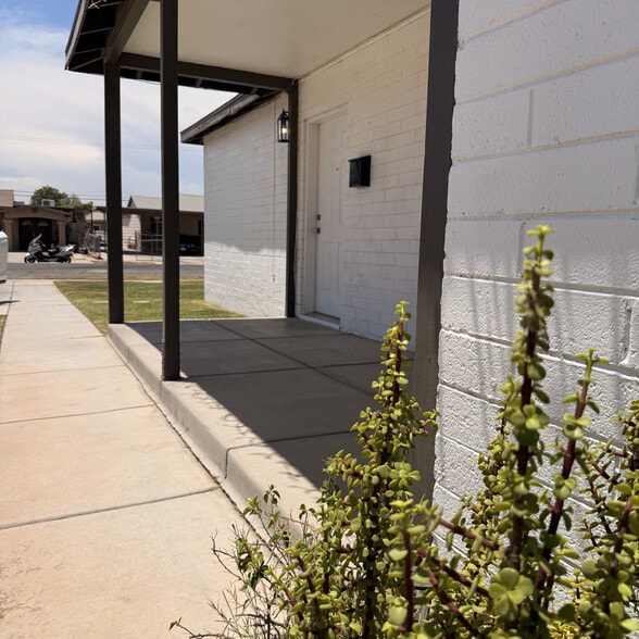 Building Photo - 1510 W Orange Ave