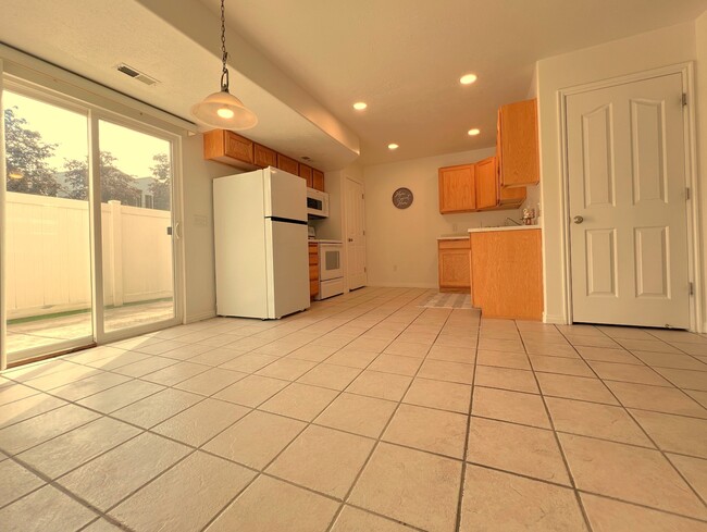 Building Photo - 352 E Newsome Park Ln