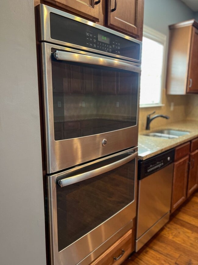 Building Photo - Short Term Leases Options! Gorgeous 5 Bedr...