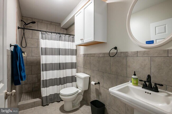 Building Photo - 419 Woodward St