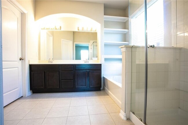Building Photo - 8049 Arezzo Dr