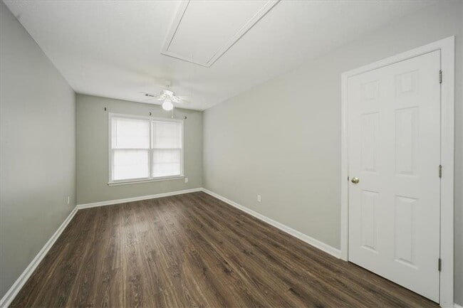 Building Photo - 4085 Pineset Dr