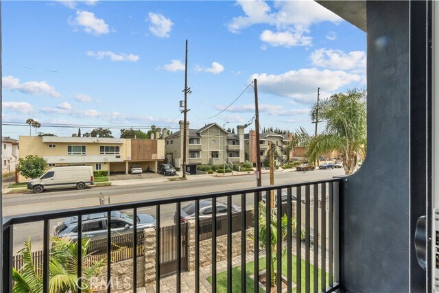Building Photo - 13942 Vanowen St