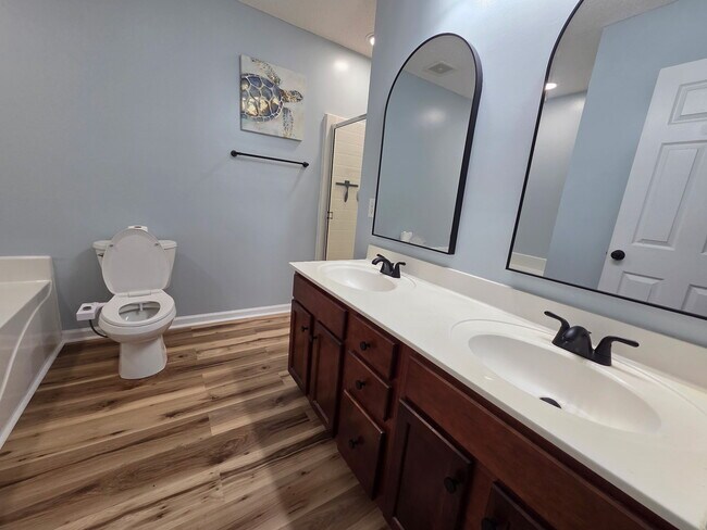 Building Photo - 208 Maypop Dr